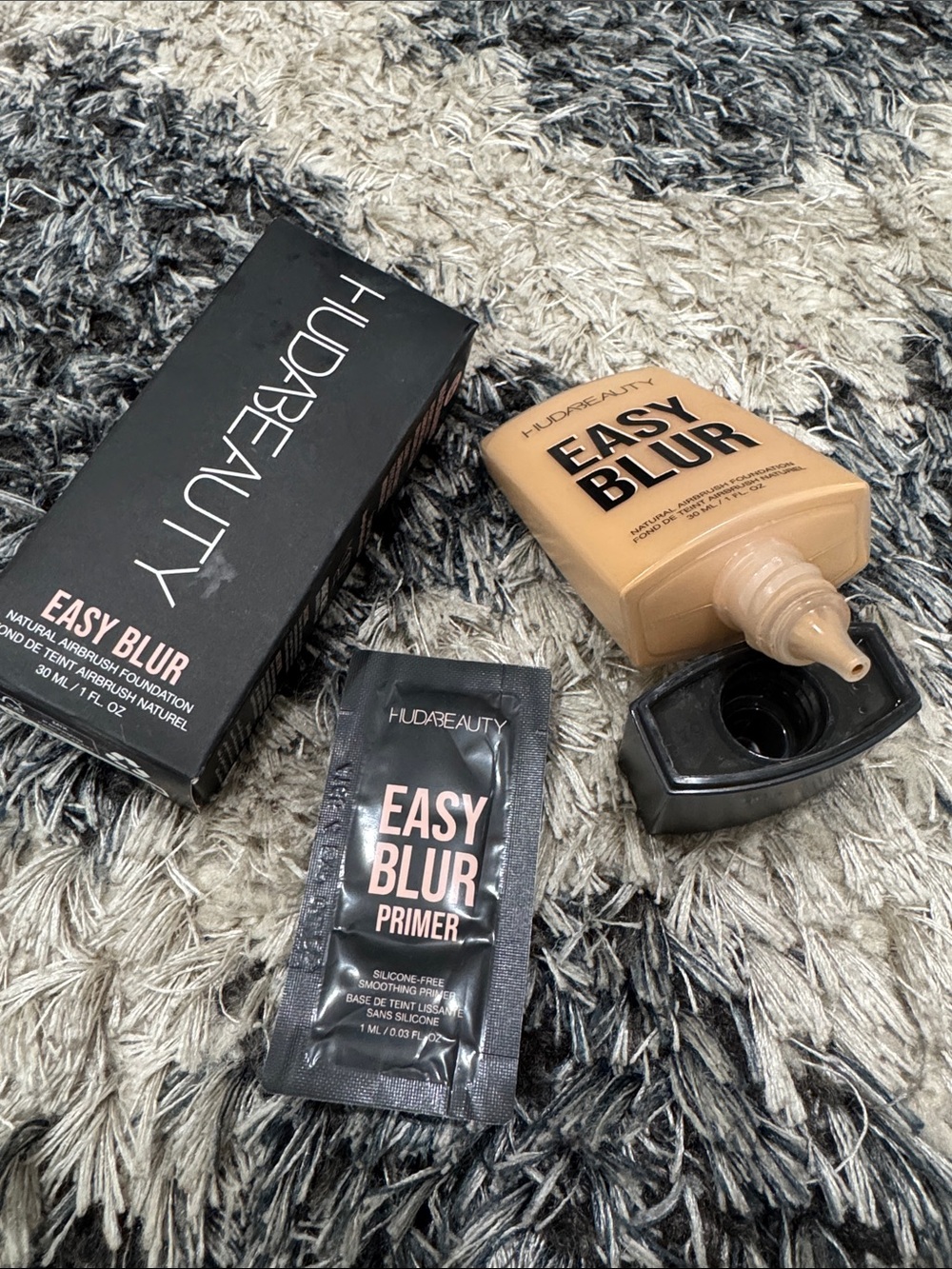 HUDA BEAUTY Easy Blur Foundation 350G